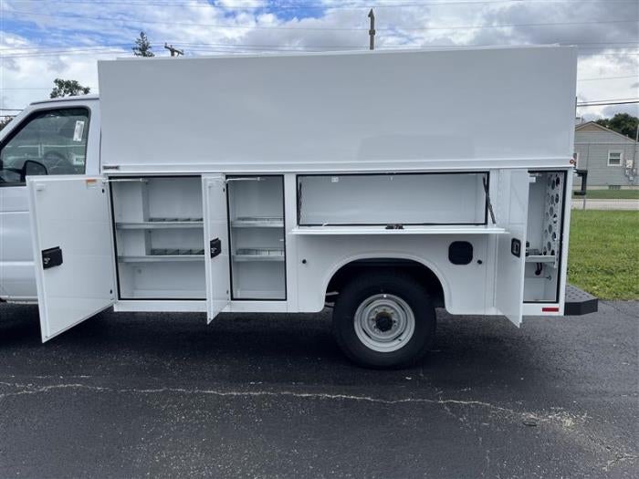 2027 Ford E-350 Standard