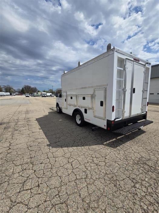 2025 Ford E-350 Standard