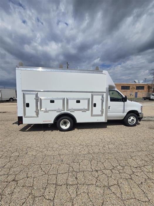 2025 Ford E-350 Standard