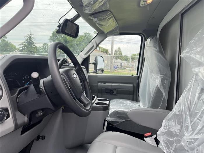 2027 Ford E-450 Standard