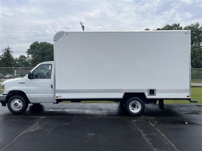 2027 Ford E-450 Standard