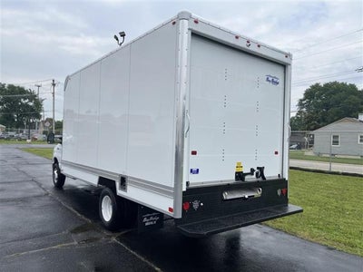 2027 Ford E-450 Standard